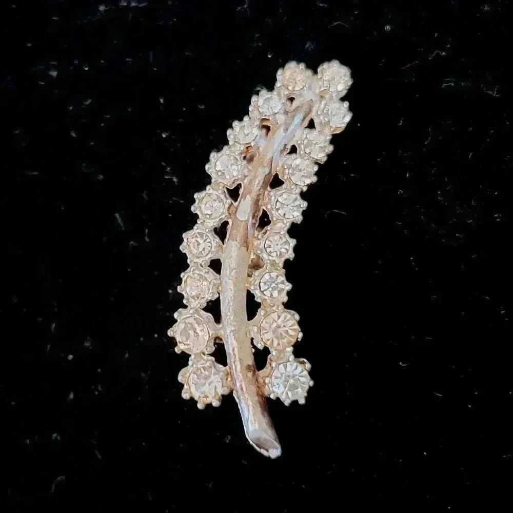 Vintage Estate Brooch Pin Leaf Shape 18 Rhinestones 1 7/8